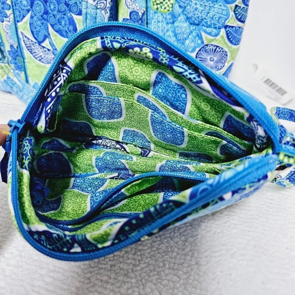 Vera Bradley 3 pc set tote , wallet & earbud case retired - Picture 8 of 11